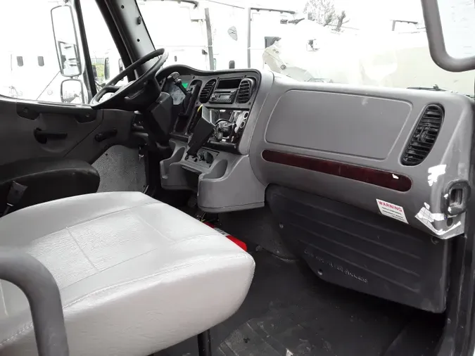 2017 Freightliner M2 106