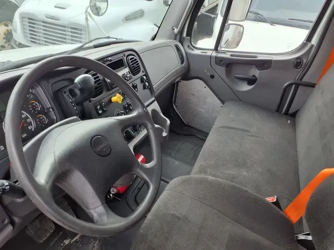 2020 FREIGHTLINER M2 106