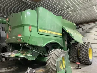 2016 John Deere S690