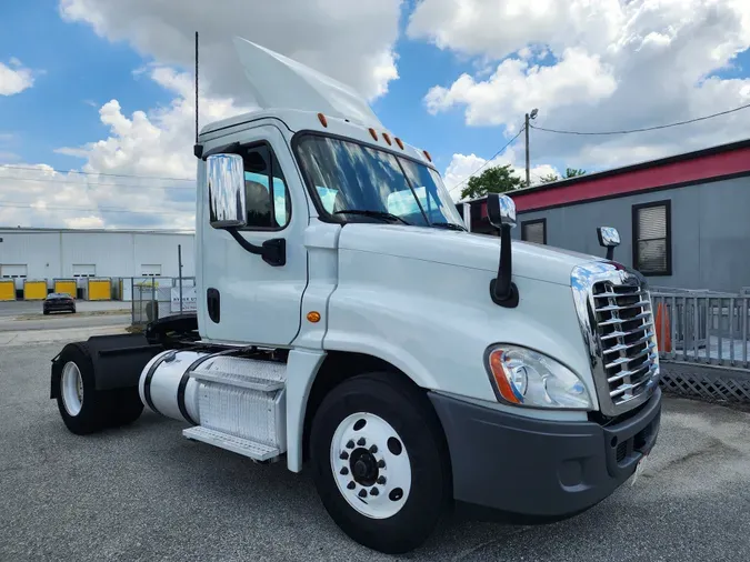 2019 FREIGHTLINER/MERCEDES CASCADIA 125