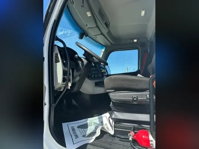 2023 Peterbilt 579