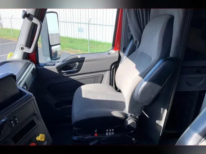 2023 INT LT625 6X40b9aa3321b91cf2f3b494a76eb9e9ede