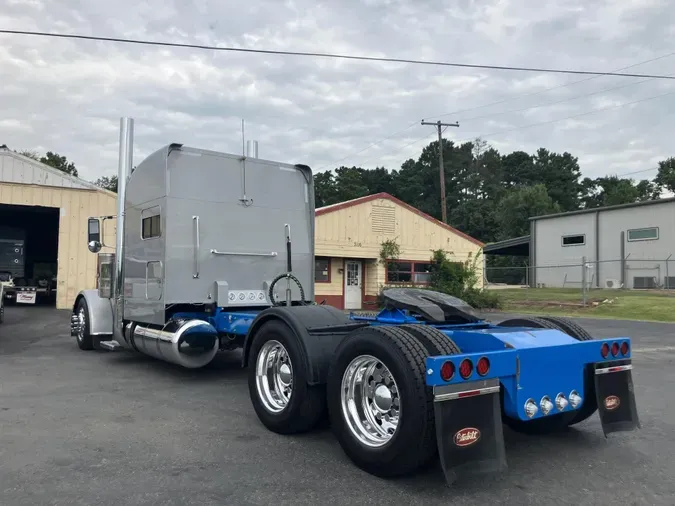 2023 Peterbilt 389