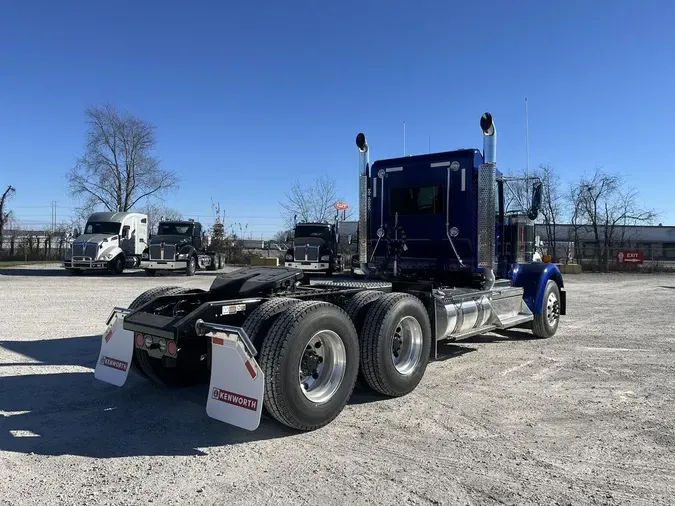 2025 Kenworth W900