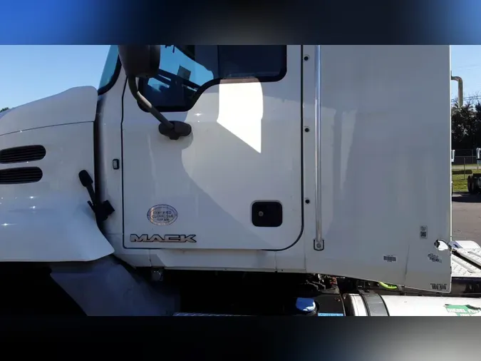 2018 Mack CXU (PINNACLE)0ba90e40bfc9ec963d3d05ec092940be