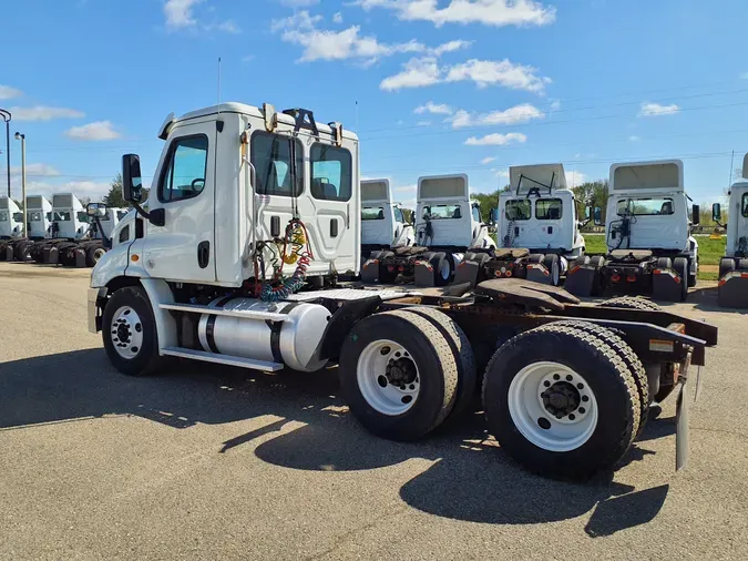 2016 FREIGHTLINER/MERCEDES CASCADIA 113