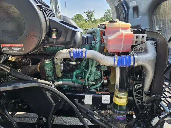 2020 VOLVO VNL64T760