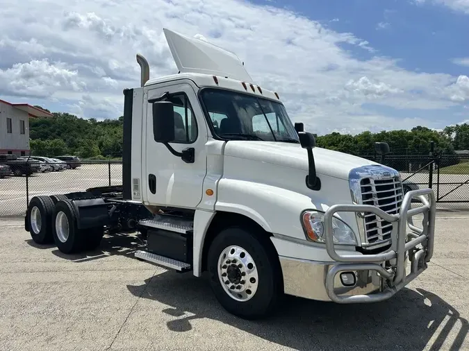 2020 Freightliner CASCADIA 125