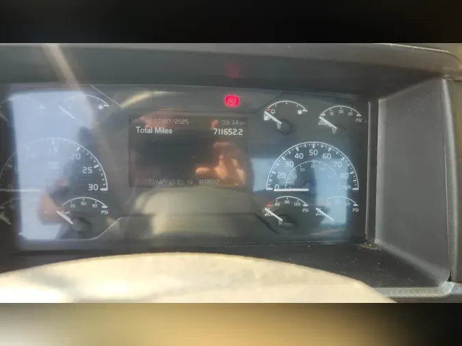 2018 Volvo VNL300