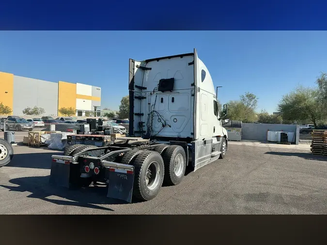 2021 Freightliner Cascadia 126