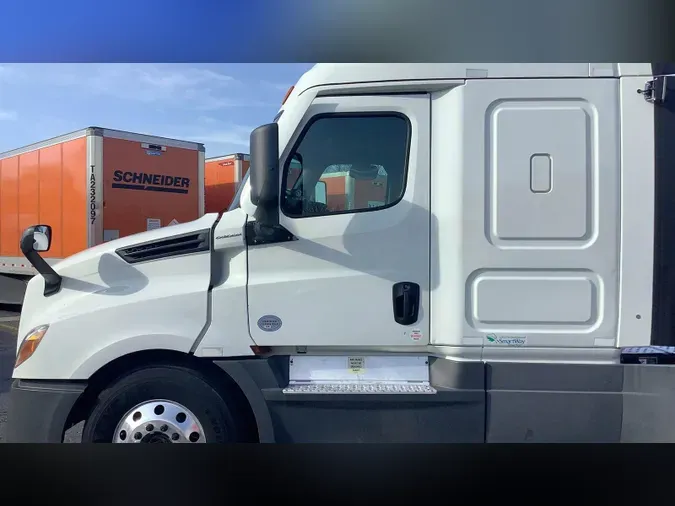 2021 Freightliner Cascadia 126