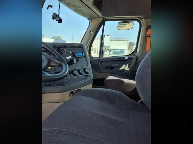 2019 FREIGHTLINER CASCADIA 113
