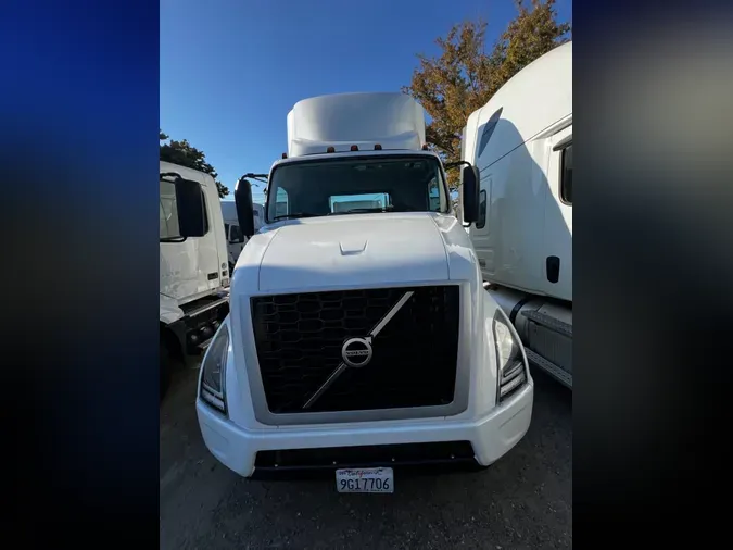 2018 VOLVO VNL64T-300