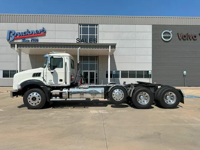 2020 MACK GR64BT