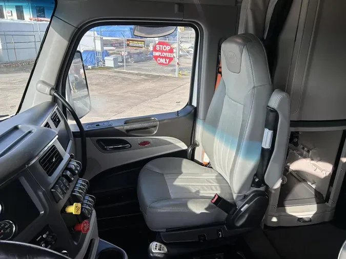 2023 Peterbilt 579