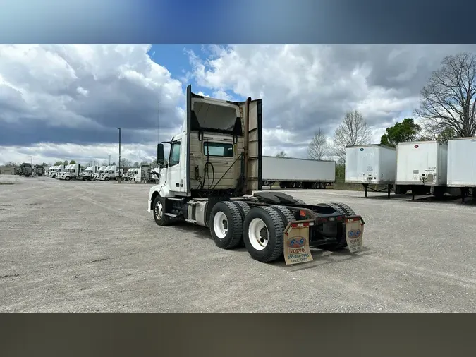 2015 Volvo VNL300