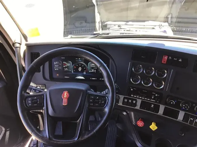 2023 KENWORTH T680