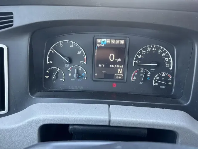 2022 Freightliner Cascadia 126