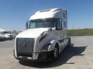 2021 VOLVO VNL860