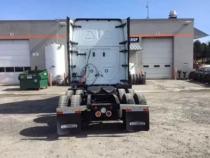 2022 Freightliner Cascadia