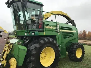 2003 John Deere 7400