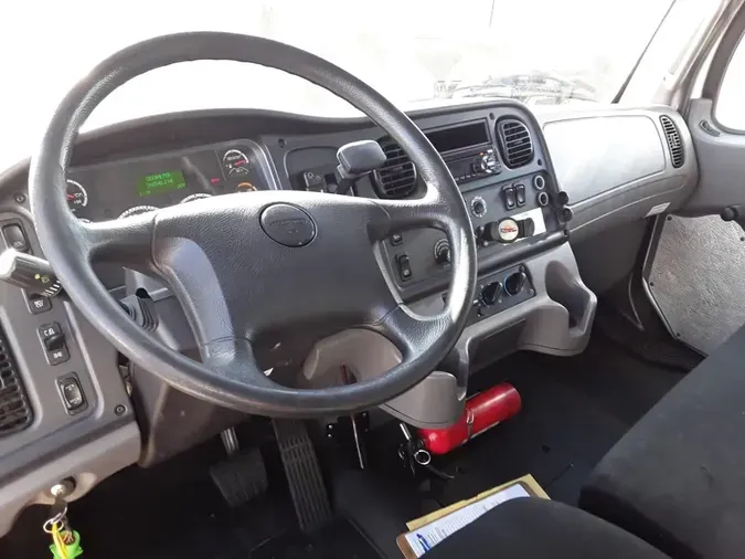 2018 FREIGHTLINER M2 106