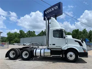 2013 VOLVO VNL64T300