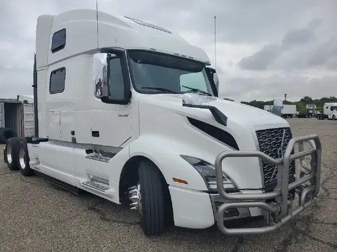 2021 VOLVO VNL64T860
