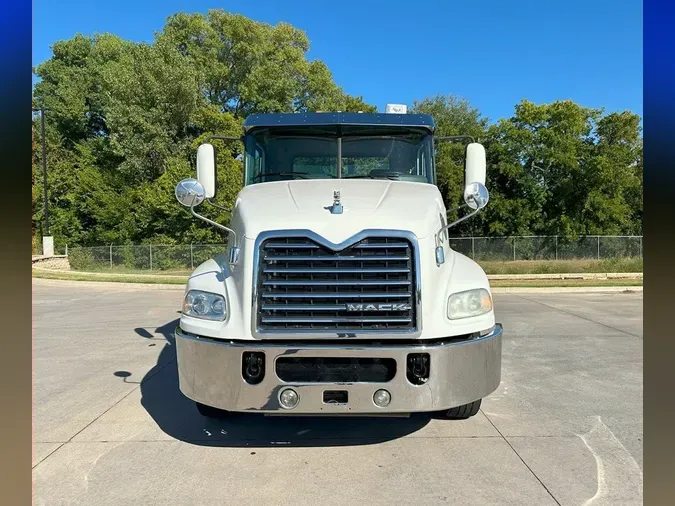 2018 MACK CXU613