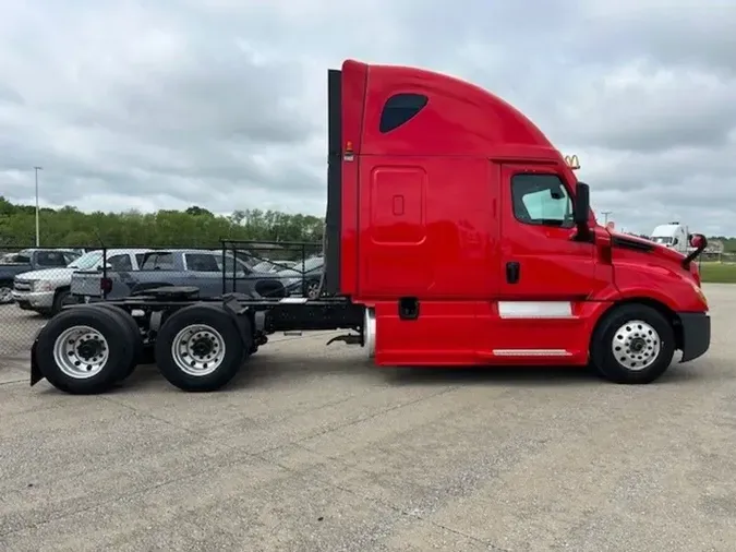 2021 Freightliner CASCADIA 126