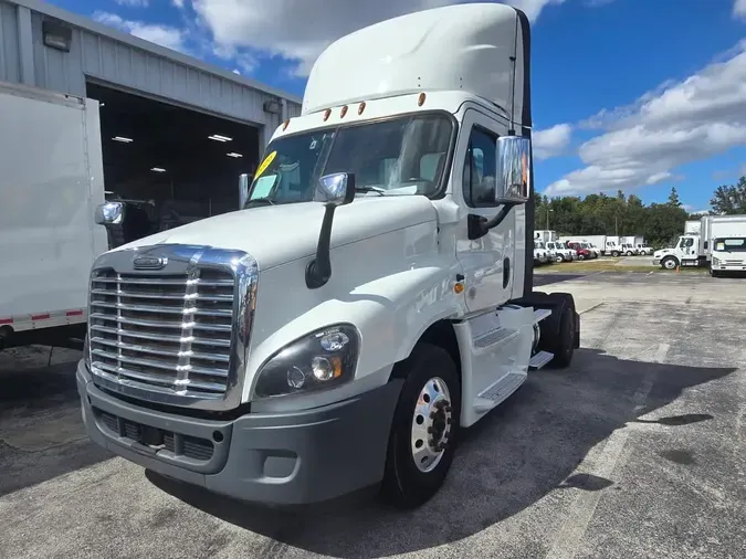 2020 FREIGHTLINER/MERCEDES CASCADIA 125