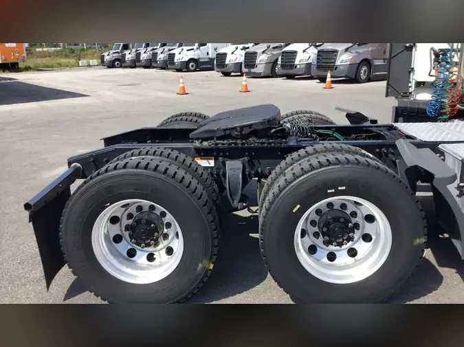 2022 Freightliner Cascadia 1260bf0d9ca3ab2f0b59e692289479a2896