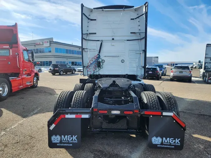 2025 VOLVO VNL64T760