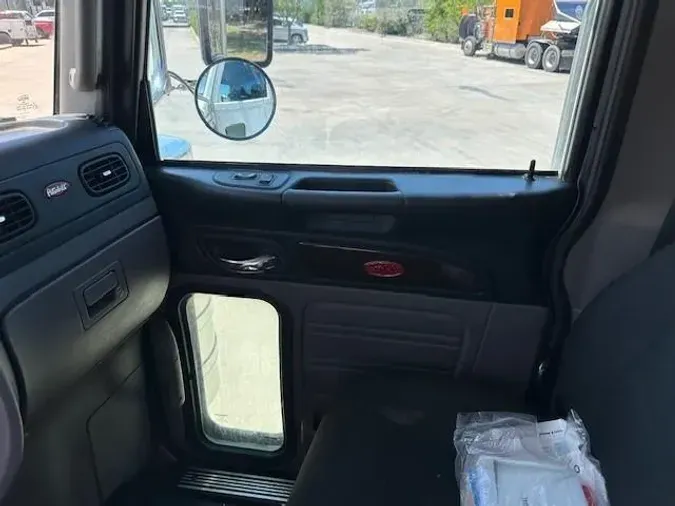2022 Peterbilt 389