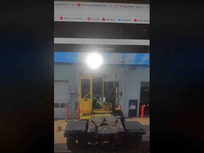 2021 AUTOCAR YARD TRACTOR