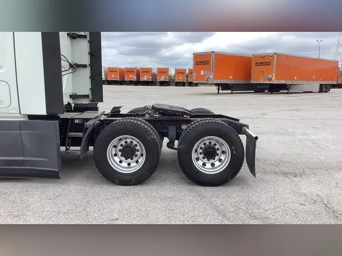 2023 Freightliner Cascadia 126