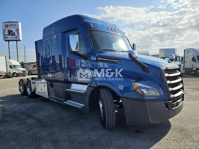 2021 FREIGHTLINER Cascadia 126