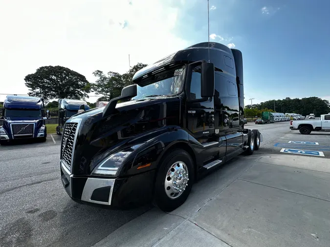 2021 Volvo VNL64T760