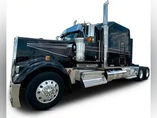 2022 Kenworth W900L