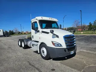 2018 Freightliner T12664ST