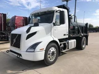 2020 VOLVO VNR42300