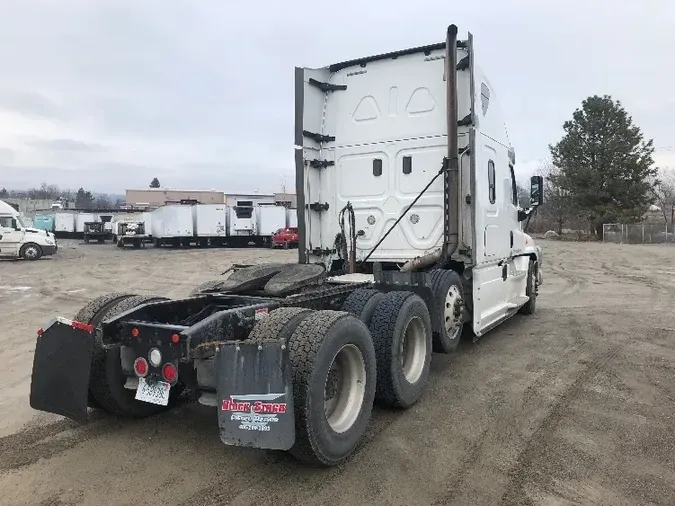 2017 Freightliner X12584ST