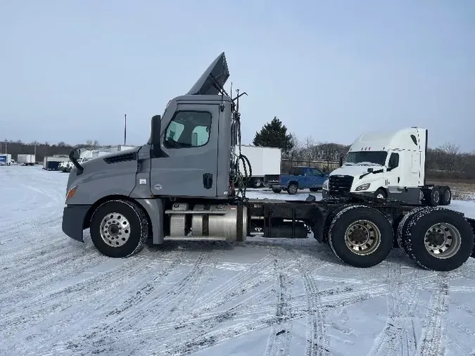 2018 Freightliner T12664ST