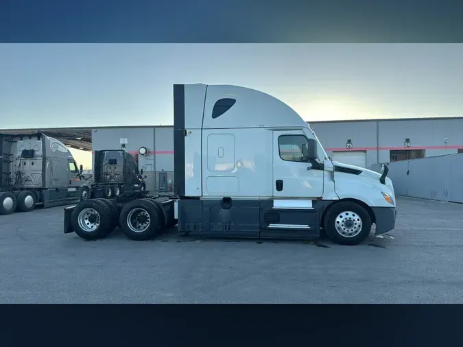 2022 Freightliner Cascadia 126