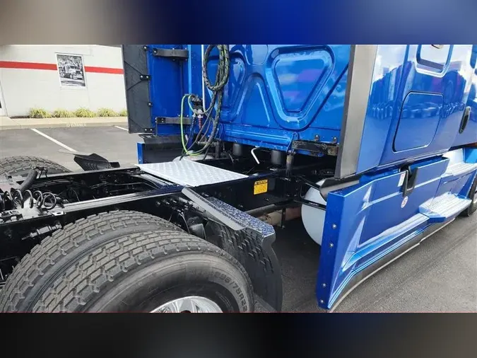 2021 FREIGHTLINER CA126