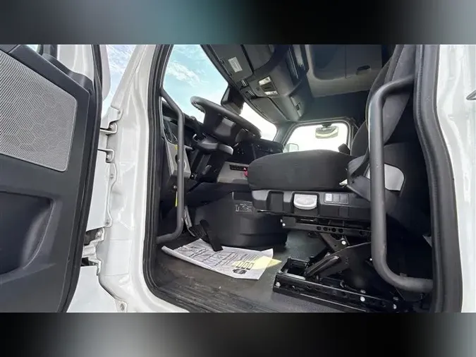 2021 FREIGHTLINER CA126