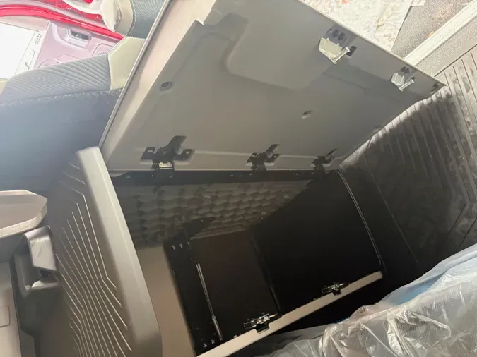 2027 VOLVO TRUCK VNL64TV04