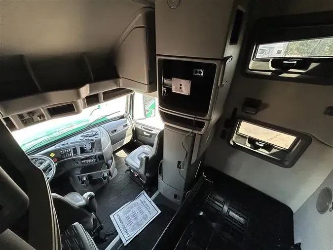 2019 VOLVO VNL7600c27fcfad86ce5a4a3ca536fd9998256