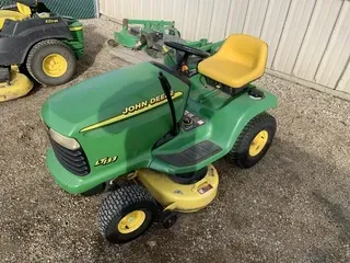 1999 John Deere LT133