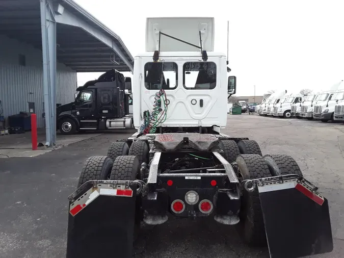 2019 FREIGHTLINER/MERCEDES CASCADIA 125